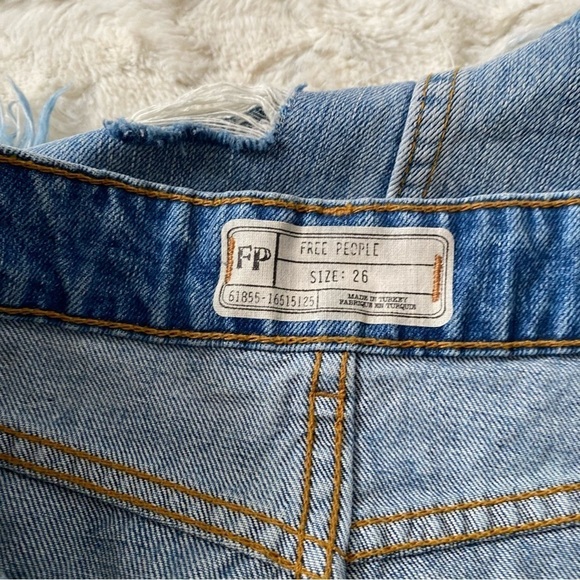 Free People Women's Size 26 Blue Denim Embroidered Wild Rose Studded Mini Skirt - Picture 3 of 4